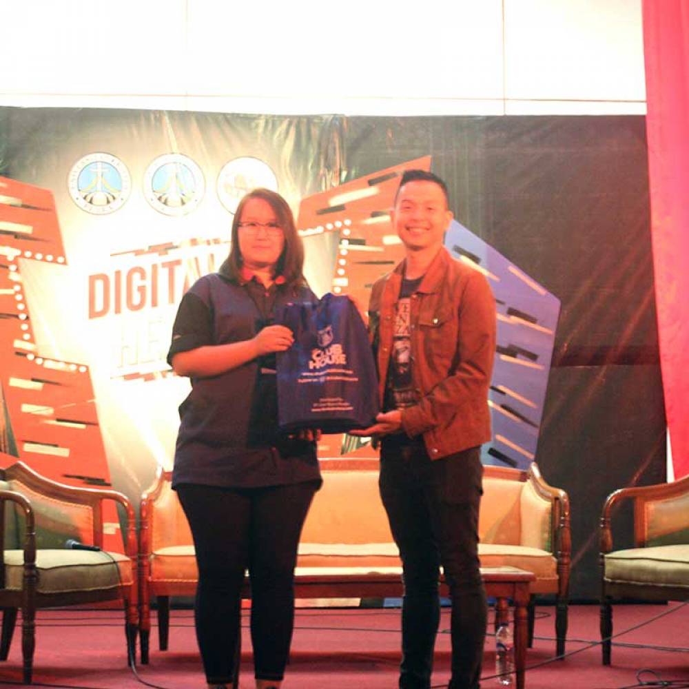 Jumpa Ernest Prakasa di DIGITAL HEROES Talkshow Inter Buana Mandiri